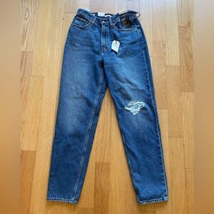 NWT Levi’s 80s Mom Jeans 27*30 MSRP$118